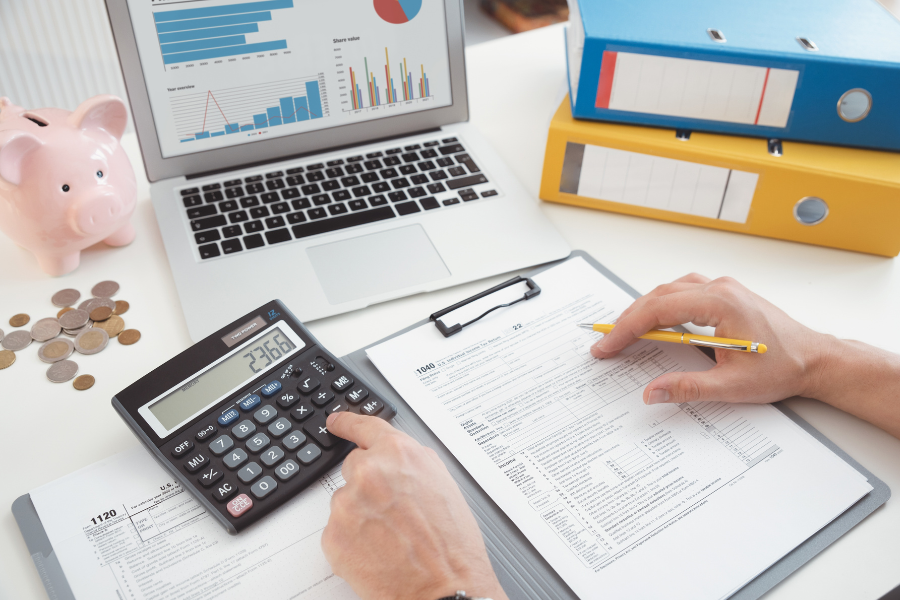 papeleo gestionado por una asesoría contable en Zaragoza.