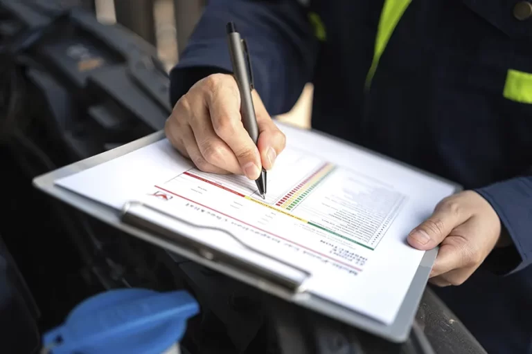 Inspección de Trabajo revisando las condiciones laborales durante el verano