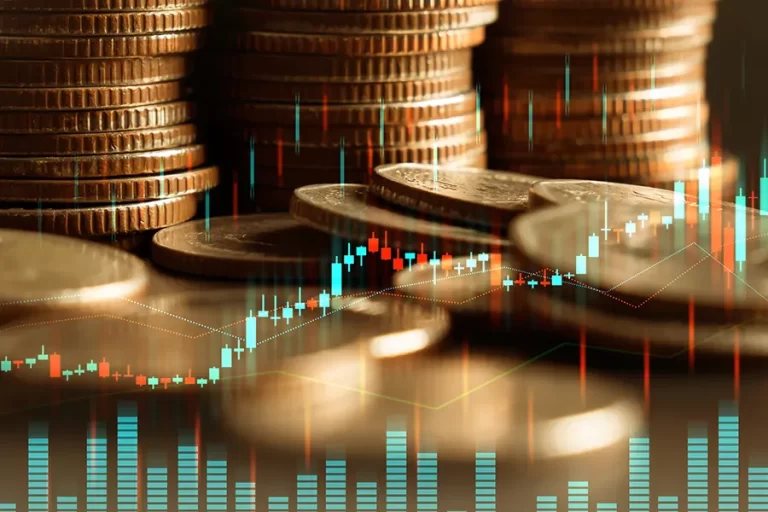 Responsable financiero analizando el circulante de una empresa para mejorar su liquidez